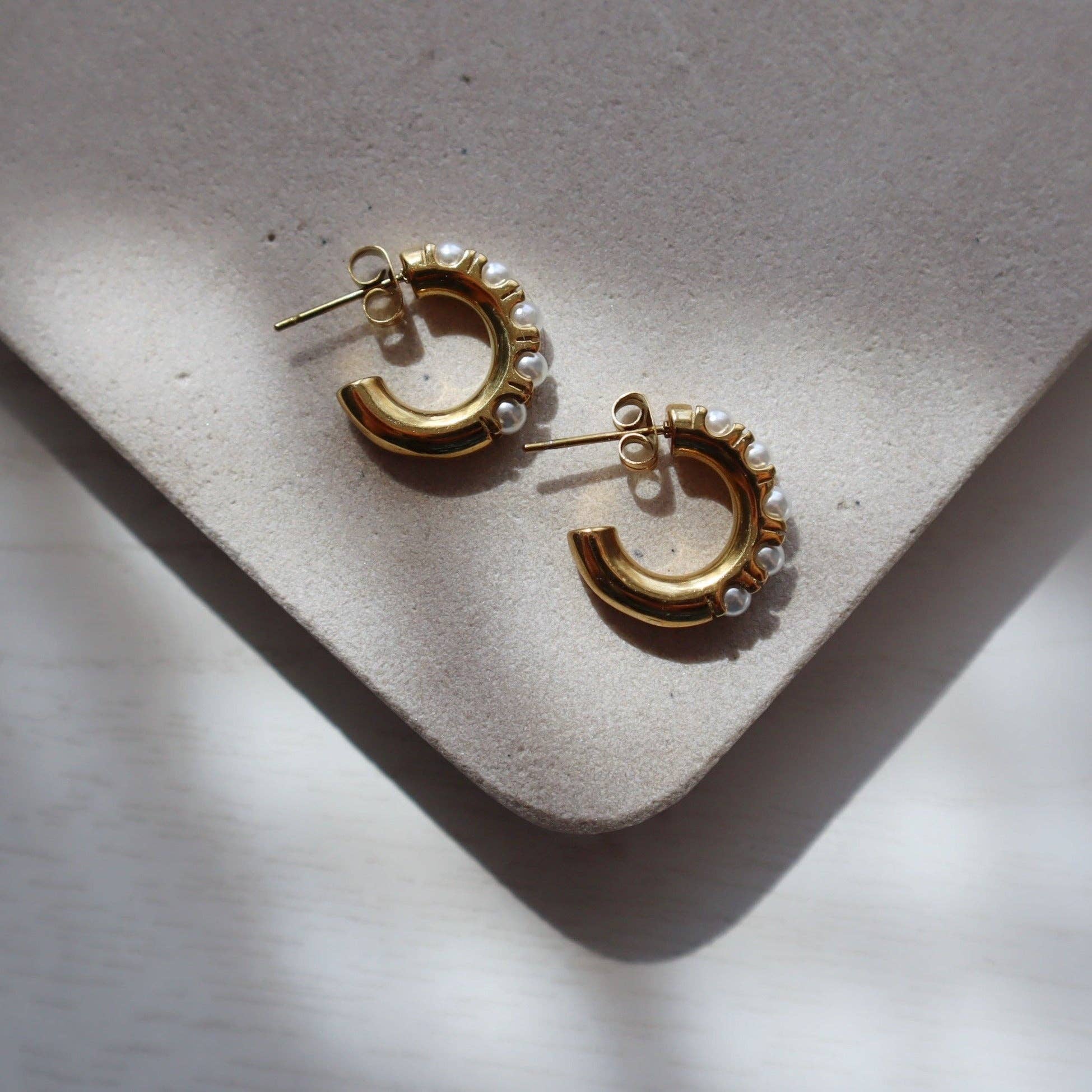 Nori Pearl Hoop Earrings