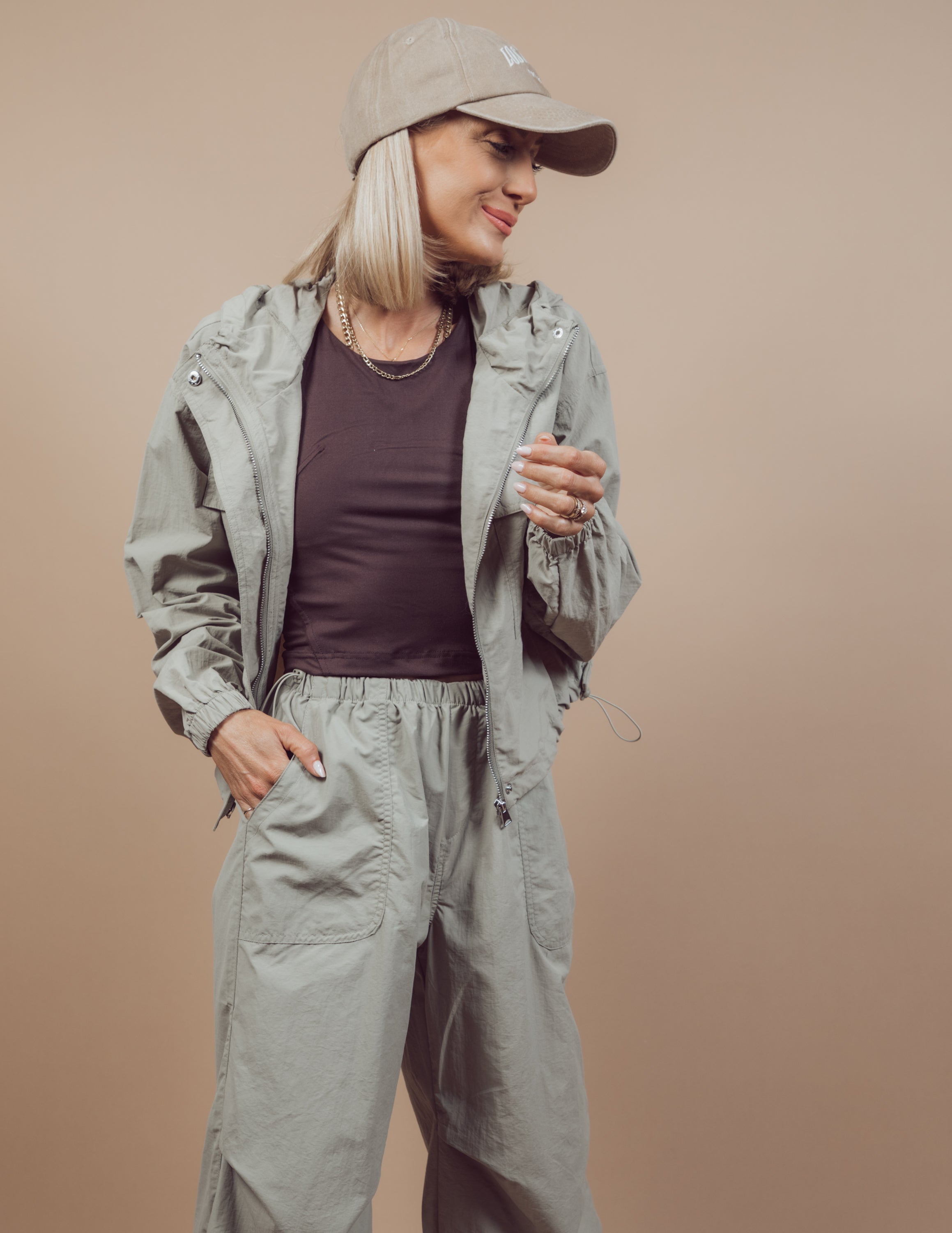 Mia Windbreaker